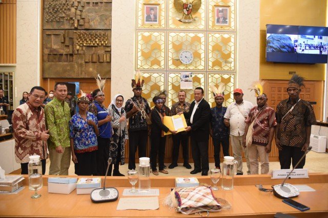 DPR Siap Perjuangkan Hak Masyarakat Adat Papua kepada KLHK