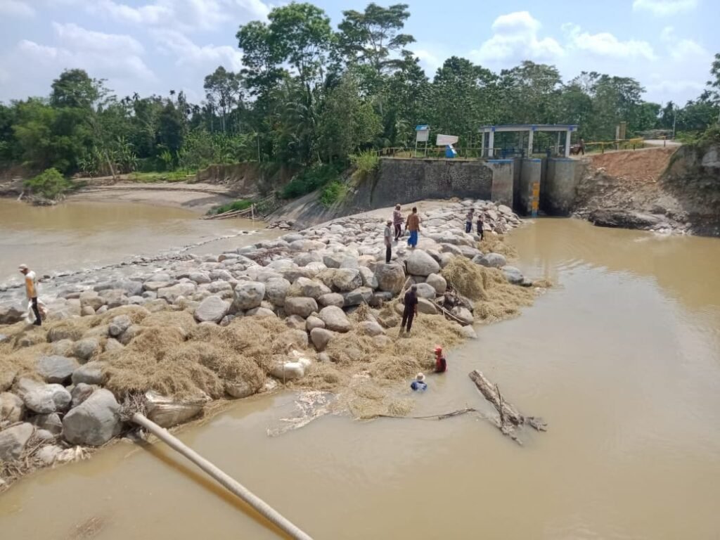 Bendungan Krueng Tak Aliri Sawah Warga, DPR Kasih Solusi