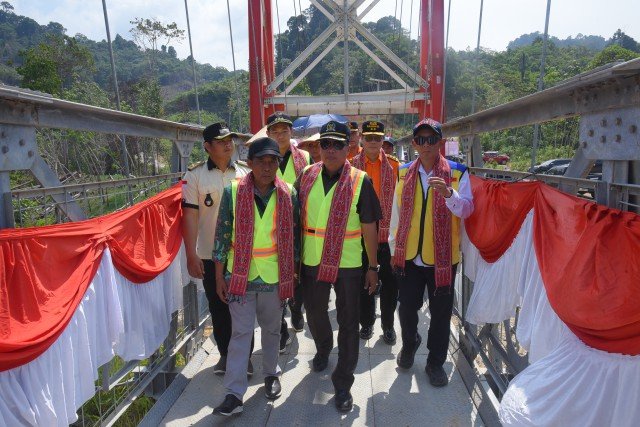 DPR Dorong KemenPUPR Tuntaskan Pengaspalan Jalan Penghubung Kalbar-Kaltim