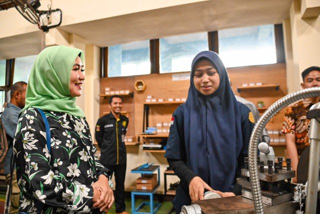 DPR Apresiasi Tingginya Minat Siswi SMK 2 Suarakarta di Jurusan Permesinan