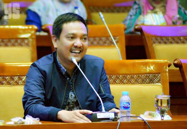 DPR Kritik Penyediaan Pinjol dalam Pembayaran UKT Mahasiswa