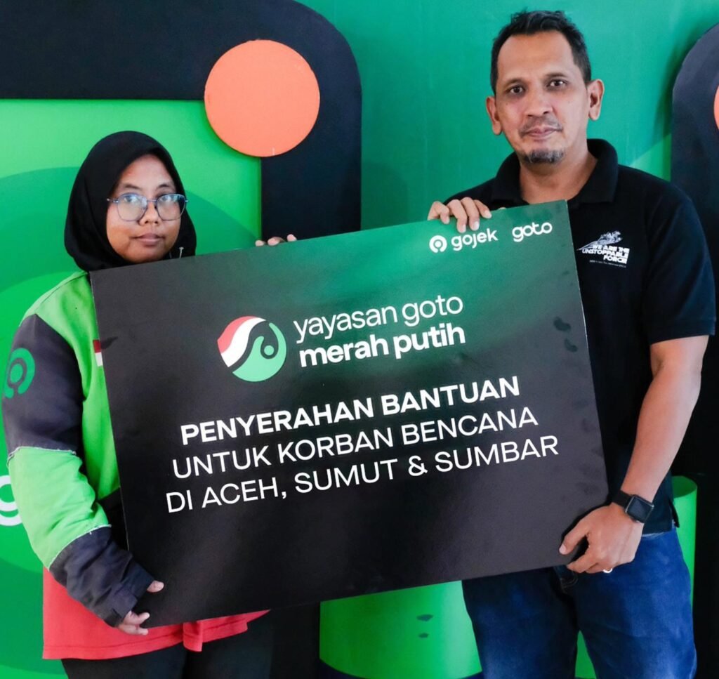 GoTo Salurkan Bantuan Untuk Mitra Driver Korban Banjir Sumatra